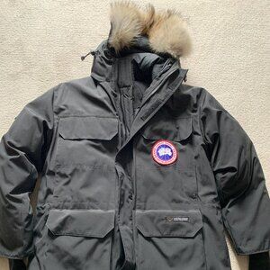 Canada Goose Men's Expedition Jacket, Medium, Black in mint condition